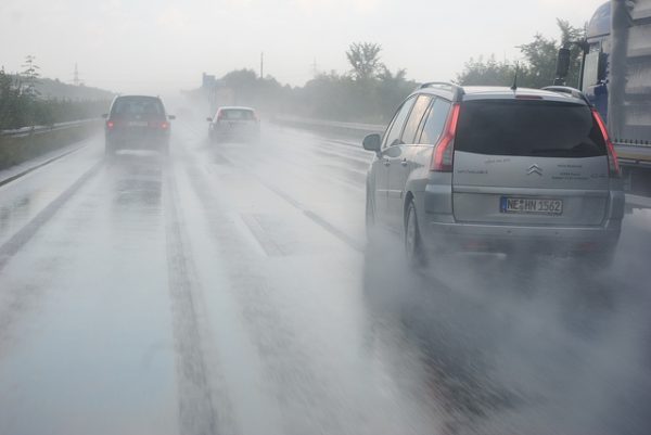 conducción-lluvia-seguridad-vial